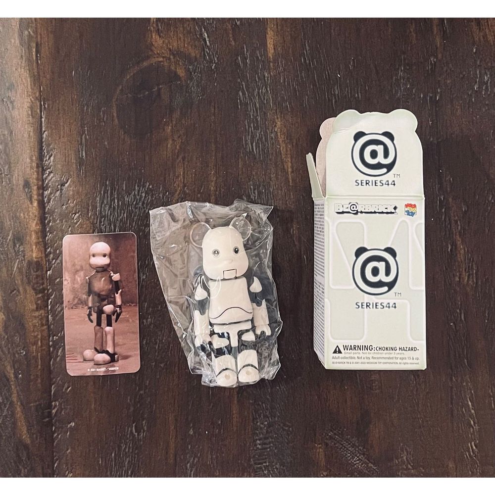 Opened 100% series 44 blind box, new in package Series 44 Bearbrick “Junk Head”.